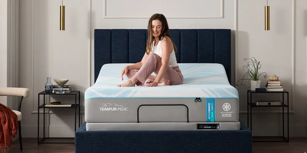 tempur-pedic-tempur-ergo-pro-smart-air-base-woman-sitting-on-mattress